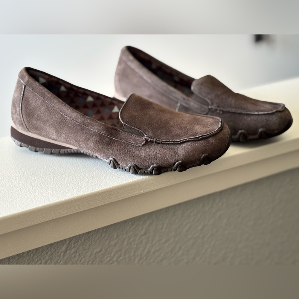 SKETCHERS WMN Relaxed Fit Air-Cooled Memory Foam Shoes Size 8 BRN Suede Loafers